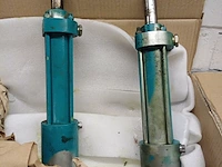 Lot 969 - hydraulische cilinder. 2 stuks - afbeelding 1 van  1