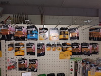 Lot 97 - diverse pakjes batterijen. 237 stuks - afbeelding 1 van  3