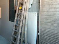 Lot 97 - houten ladders - afbeelding 1 van  3