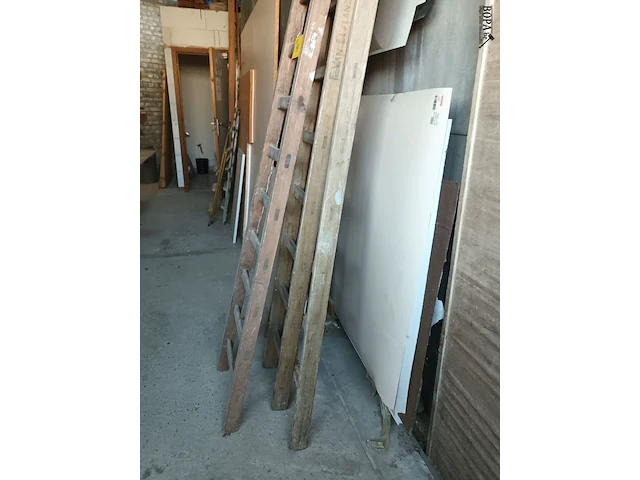 Lot 97 - houten ladders - afbeelding 3 van  3