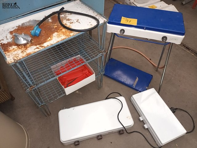 Lot 97 - kampeer gerei. 4 stuks - afbeelding 1 van  5