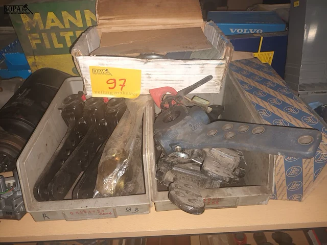 Lot 97 - lot remregelaars - afbeelding 1 van  6