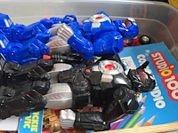 Lot 97 - speelgoed bouw blokken in box doos met divers speelgoed - afbeelding 4 van  5