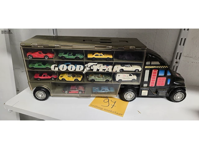 Lot 97 - vrachtwagen auto opbergbox met ong 28 autootjes - afbeelding 1 van  5