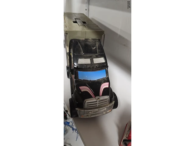 Lot 97 - vrachtwagen auto opbergbox met ong 28 autootjes - afbeelding 3 van  5