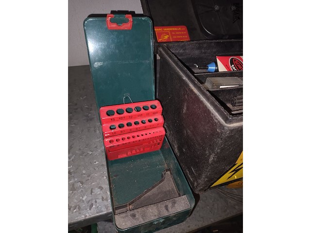 Lot 97 - zwarte gereedschapskoffer - afbeelding 3 van  4