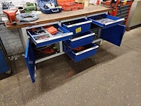Lot 972 - werkbank met inhoud - afbeelding 2 van  10