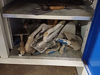 Lot 972 - werkbank met inhoud - afbeelding 7 van  10