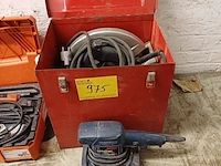Lot 975 - kast met inhoud, cirkelzaag en schuurmachine - afbeelding 1 van  4