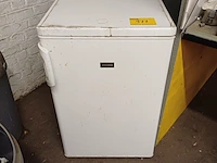 Lot 977 - zanussi tafelfrigo - afbeelding 1 van  4