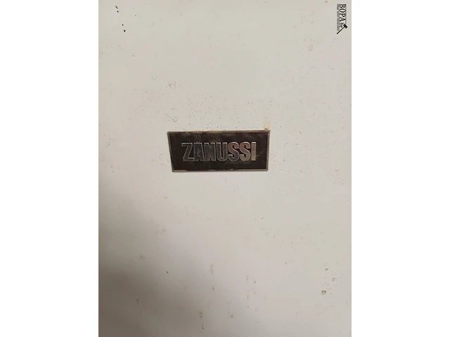 Lot 977 - zanussi tafelfrigo - afbeelding 2 van  4