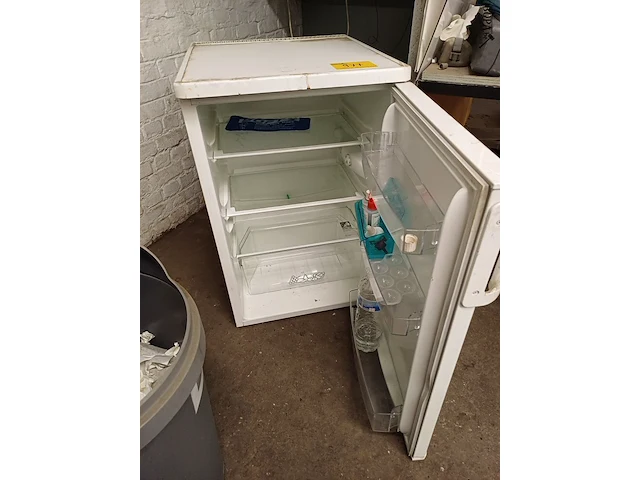 Lot 977 - zanussi tafelfrigo - afbeelding 3 van  4