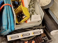 Lot 978 - werkmateriaal en bureaustoel - afbeelding 3 van  5
