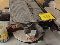 Lot 979 - tafelzaagmachine en wipzaag - afbeelding 1 van  2