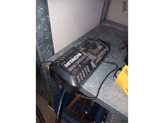 Lot 98 - accu boormachine hitachi - afbeelding 4 van  5