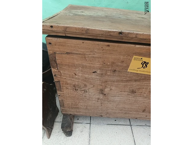 Lot 98 - antieke houten dekenkist - afbeelding 2 van  6