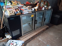 Lot 98 - drankenkoeler met vitrine - afbeelding 1 van  2