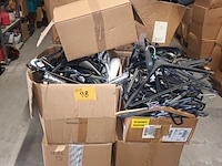 Lot 98 - groot lot kleerhangers - afbeelding 1 van  5