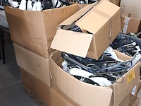Lot 98 - groot lot kleerhangers - afbeelding 2 van  5