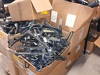 Lot 98 - groot lot kleerhangers - afbeelding 3 van  5