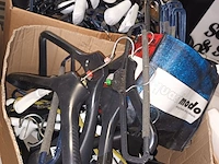 Lot 98 - groot lot kleerhangers - afbeelding 4 van  5