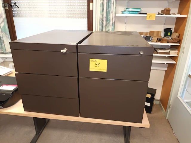 Lot 98 - ladekast. 2 stuks - afbeelding 1 van  4