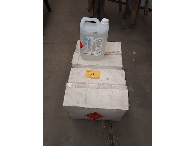 Lot 98 - ontsmettingsalcohol - afbeelding 1 van  3