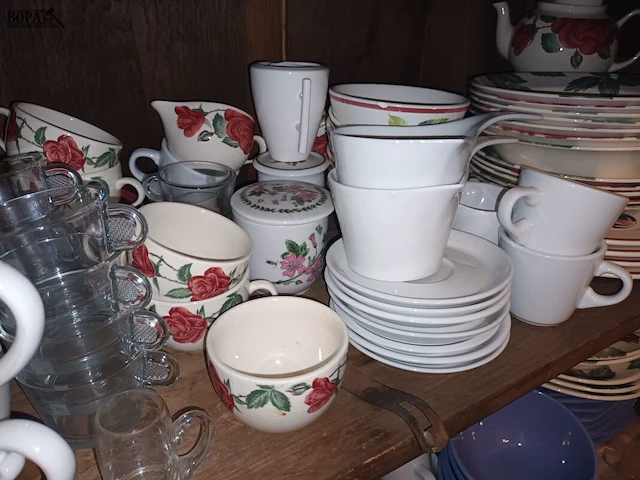 Lot 98 - servies. inhoud kast - afbeelding 3 van  7