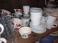 Lot 98 - servies. inhoud kast - afbeelding 3 van  7