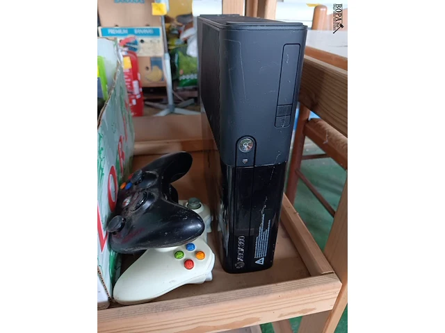 Lot 98 - xbox en games - afbeelding 2 van  3