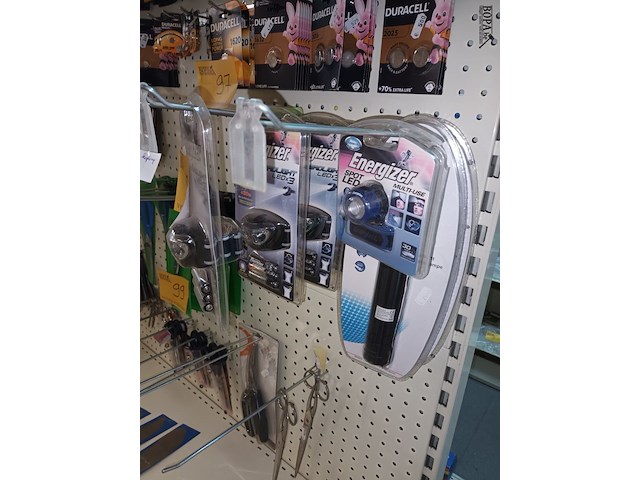 Lot 98 - zaklampen en koplamp. 8 stuks - afbeelding 2 van  3