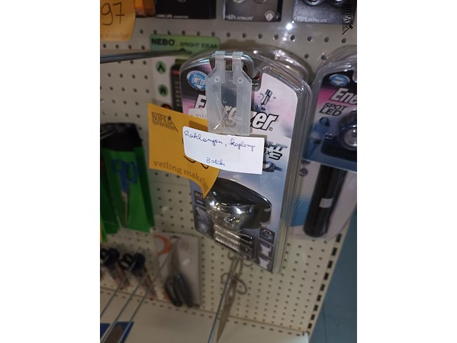 Lot 98 - zaklampen en koplamp. 8 stuks - afbeelding 3 van  3