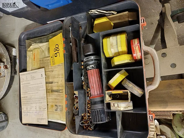Lot 980 - betonschieter hilti - afbeelding 2 van  5