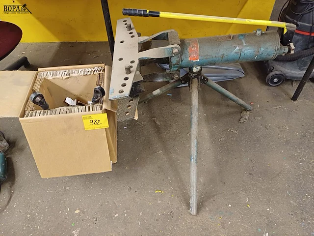 Lot 982 - hydraulische krik + onderdelen - afbeelding 1 van  4