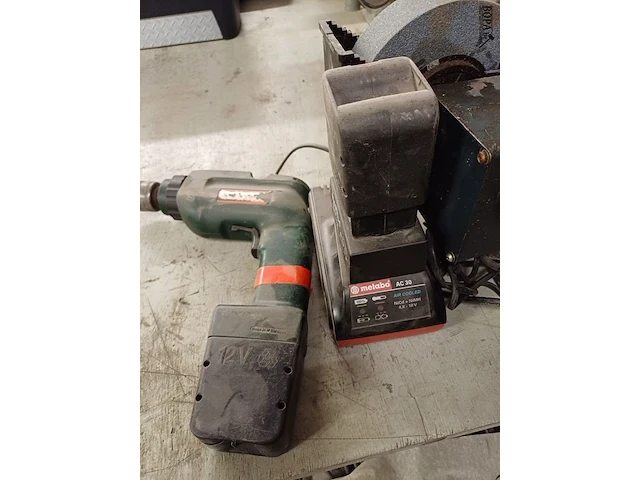 Lot 983 - polijstmachine, boormachine en stofzuiger - afbeelding 3 van  5