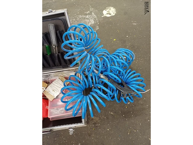 Lot 985 - werkmateriaal en werkkledij. - afbeelding 3 van  8