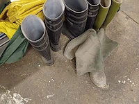 Lot 985 - werkmateriaal en werkkledij. - afbeelding 7 van  8