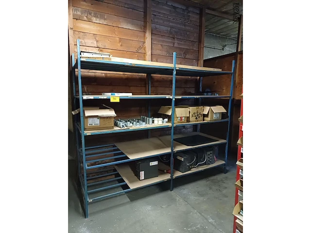 Lot 986 - rek met inhoud - afbeelding 1 van  8