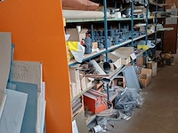 Lot 988 - rek met inhoud - afbeelding 2 van  10