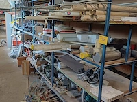 Lot 988 - rek met inhoud - afbeelding 1 van  10