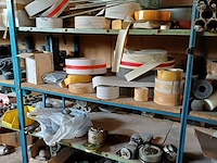 Lot 988 - rek met inhoud - afbeelding 4 van  10