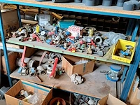 Lot 988 - rek met inhoud - afbeelding 6 van  10