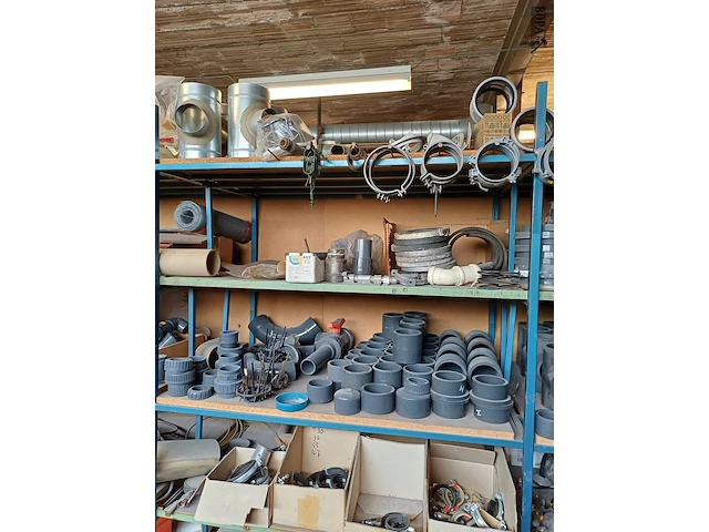 Lot 988 - rek met inhoud - afbeelding 7 van  10