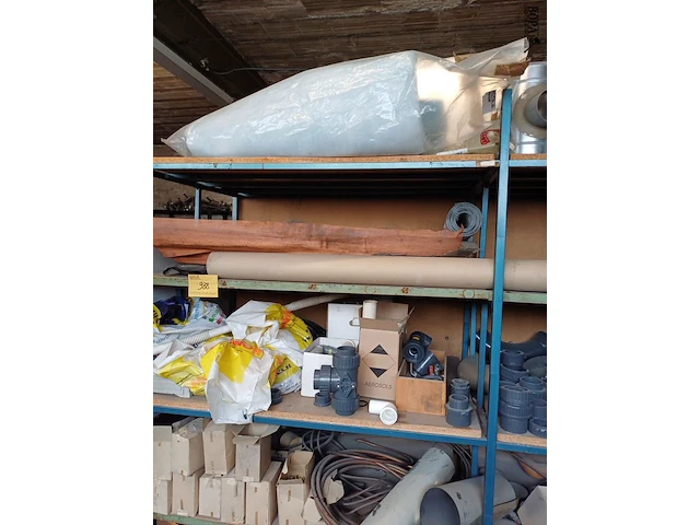 Lot 988 - rek met inhoud - afbeelding 9 van  10