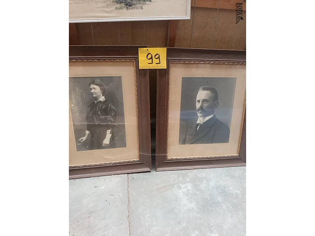 Lot 99 - fotokaders. 2 stuks - afbeelding 1 van  5