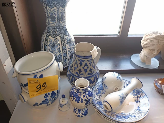 Lot 99 - keramiek blauw/wit. 12 stuks - afbeelding 1 van  6