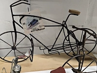 Lot 99 - metalen fietsen groot en klein ong 6 stuks - afbeelding 2 van  4
