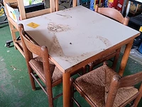 Lot 99 - tafel en stoelen - afbeelding 1 van  1