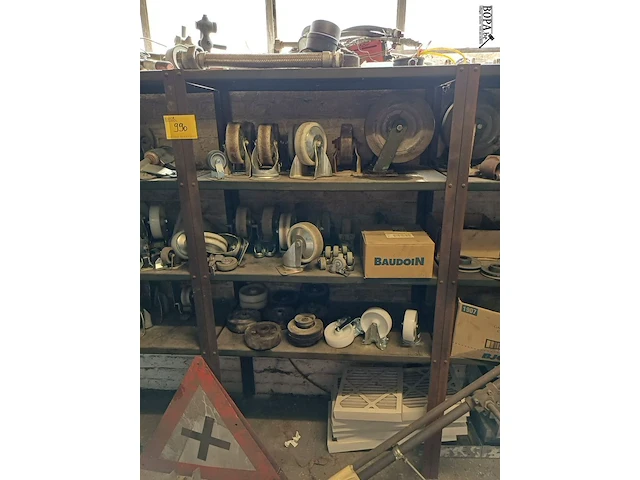 Lot 990 - rek met inhoud - afbeelding 8 van  11