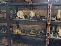 Lot 990 - rek met inhoud - afbeelding 10 van  11